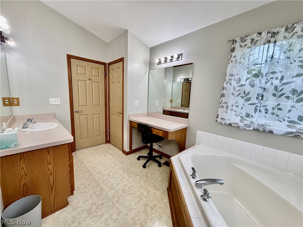 3076 Ravineview Circle Stow OH 44224