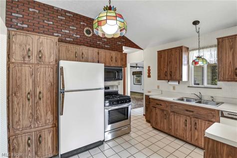 7704 Howard Street Parma OH 44134
