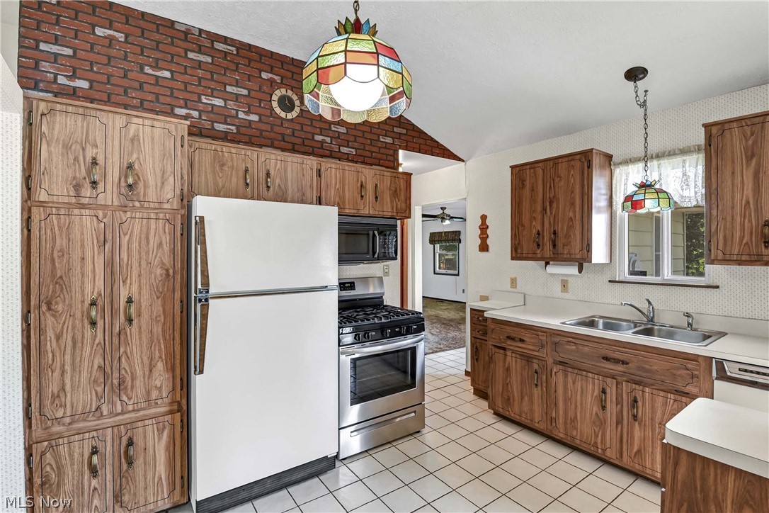 7704 Howard Street Parma OH 44134