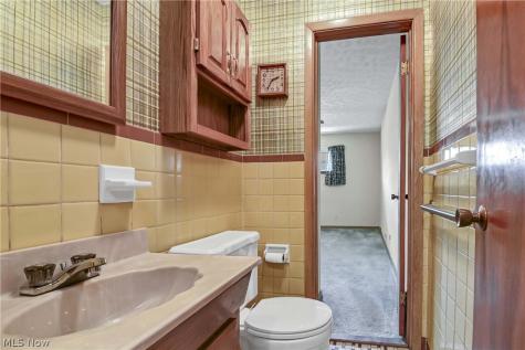 7704 Howard Street Parma OH 44134