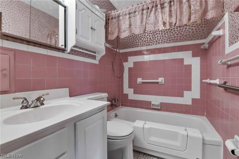 7704 Howard Street Parma OH 44134