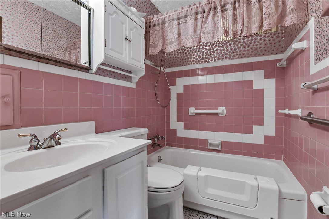 7704 Howard Street Parma OH 44134