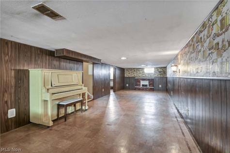 7704 Howard Street Parma OH 44134