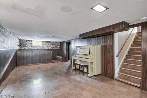 7704 Howard Street Parma OH 44134