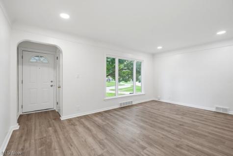 1628 Parker Drive Mayfield Heights OH 44124