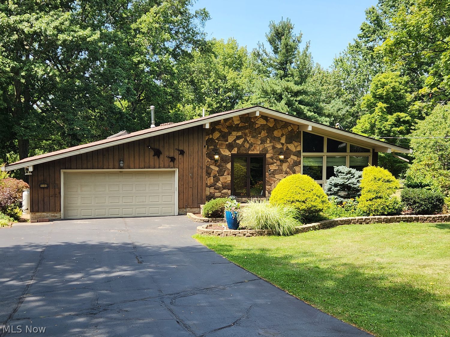 Chesterland OH, 11190 W Walnut Ridge Road