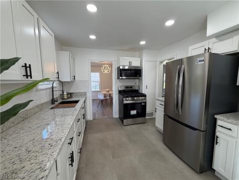 230 E 211th Street Euclid OH 44123