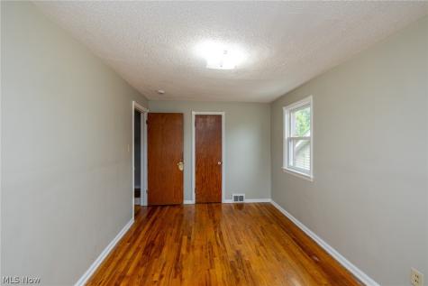 5167 Philip Avenue Maple Heights OH 44137
