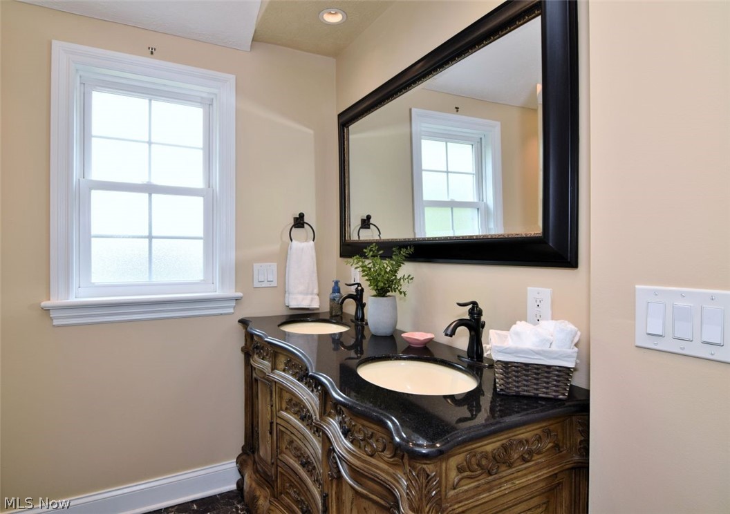 3857 Meadowbrook Boulevard University Heights OH 44118