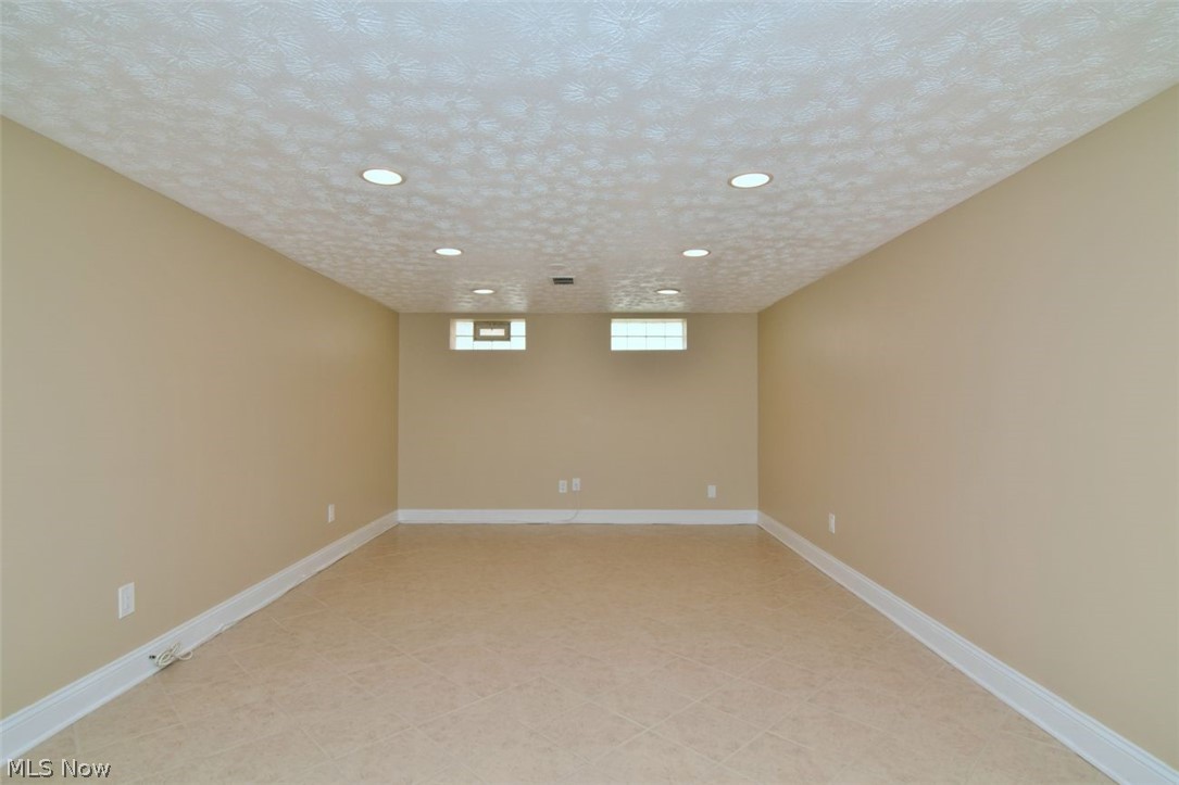 3857 Meadowbrook Boulevard University Heights OH 44118