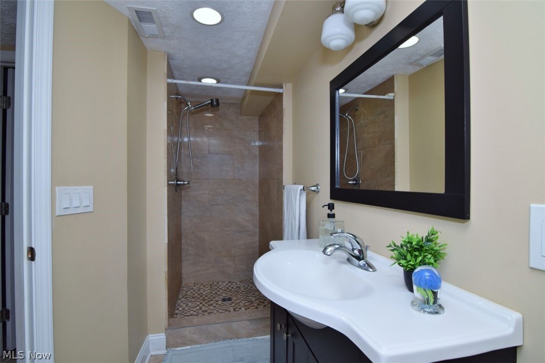3857 Meadowbrook Boulevard University Heights OH 44118