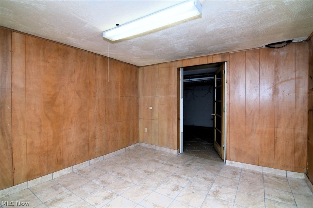 3857 Meadowbrook Boulevard University Heights OH 44118