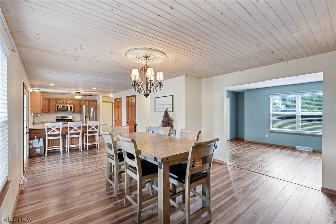 144 Hawkins Lane Columbiana OH 44408