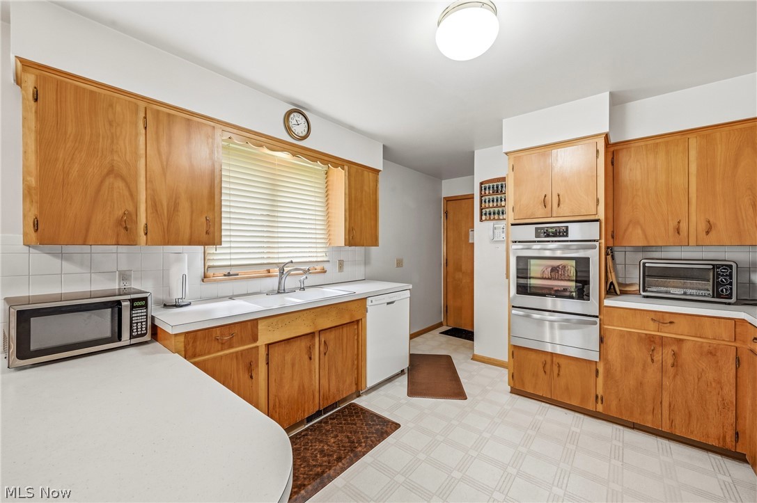 5172 Calla Avenue NW Warren OH 44483