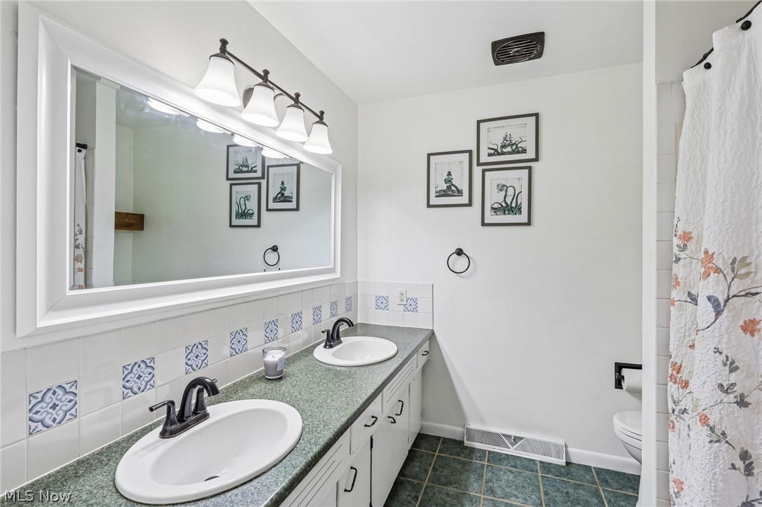 944 Wallwood Drive Copley OH 44321