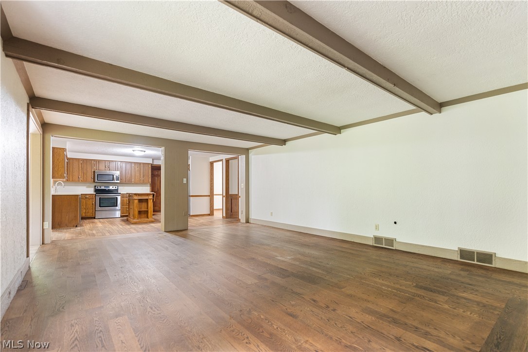 5787 Eastview Street Louisville OH 44641