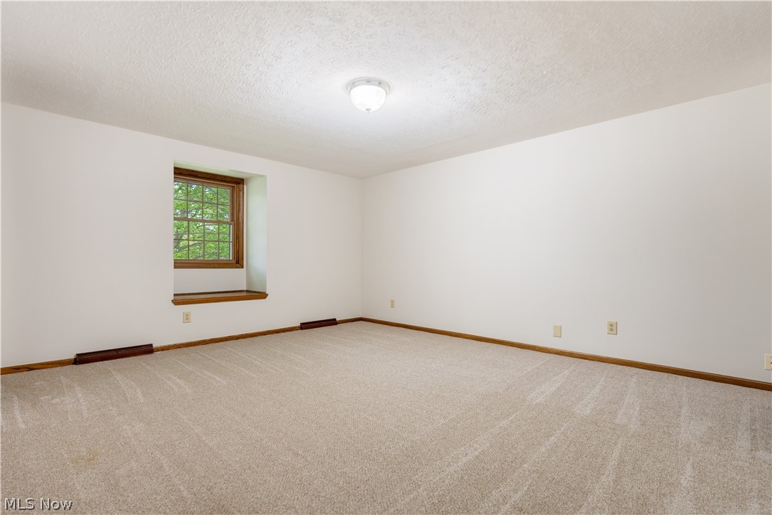 5787 Eastview Street Louisville OH 44641