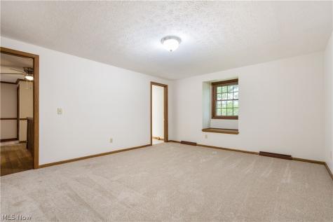 5787 Eastview Street Louisville OH 44641