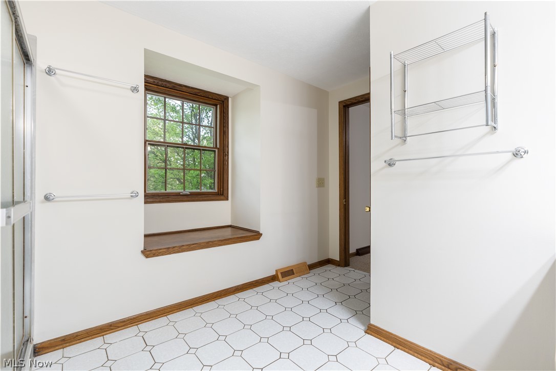 5787 Eastview Street Louisville OH 44641