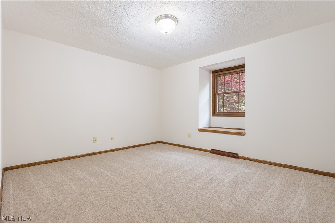 5787 Eastview Street Louisville OH 44641