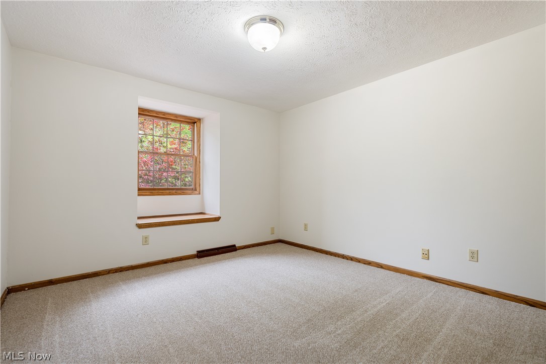 5787 Eastview Street Louisville OH 44641