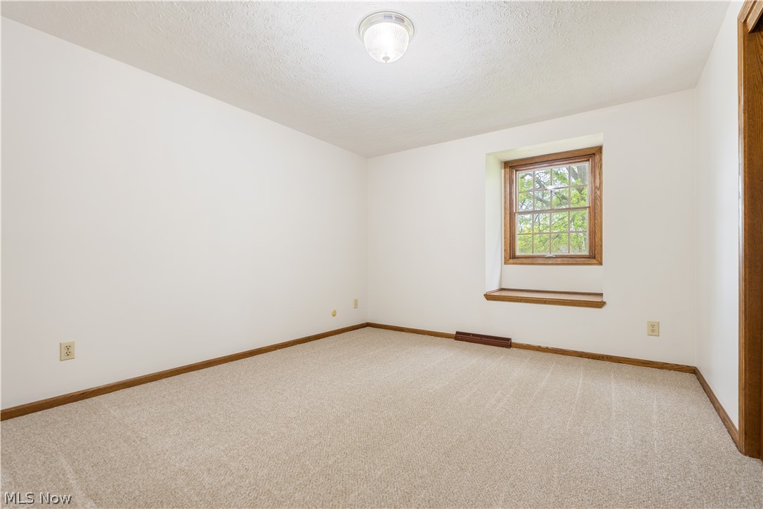 5787 Eastview Street Louisville OH 44641