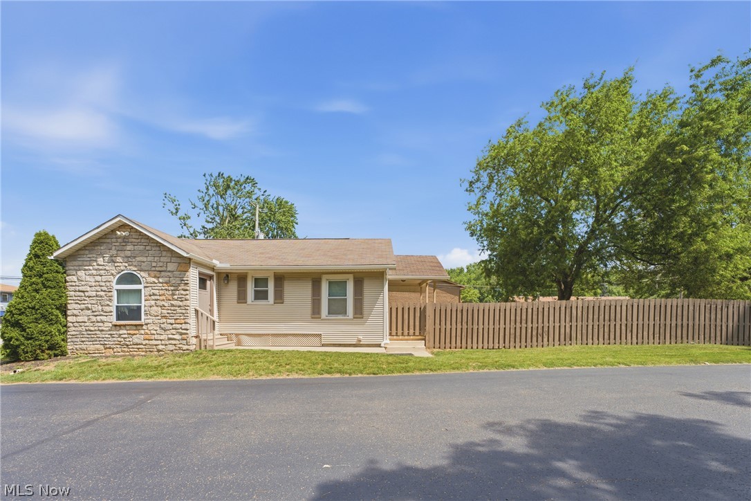 679 Saint Andrews Court Akron OH 44312