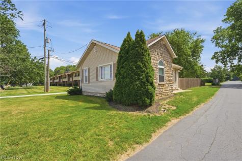679 Saint Andrews Court Akron OH 44312