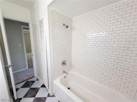 1384 Ford Road Cleveland OH 44124