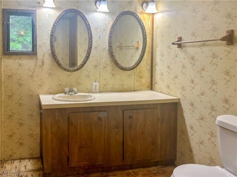 1879 Difford Drive Niles OH 44446
