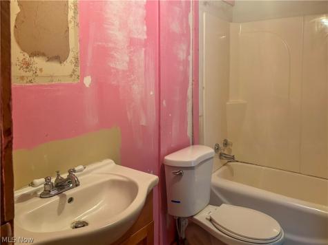 1879 Difford Drive Niles OH 44446