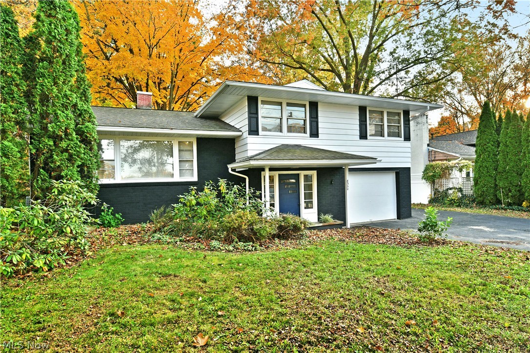 8350 Fairhill Drive NE Warren OH 44484