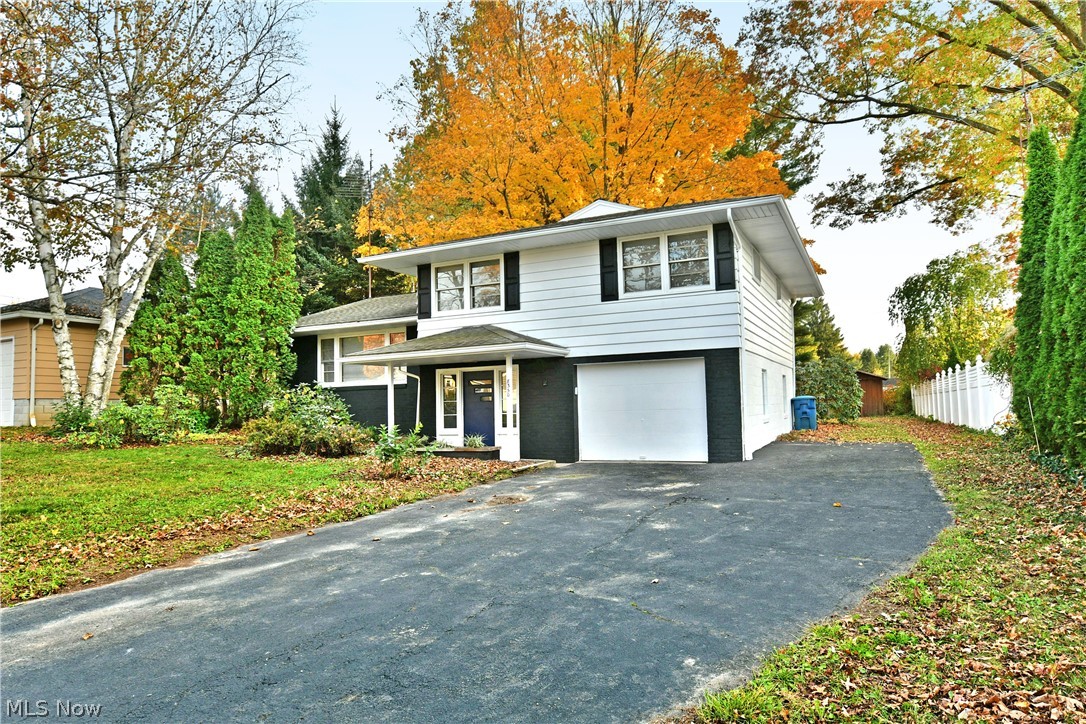 8350 Fairhill Drive NE Warren OH 44484
