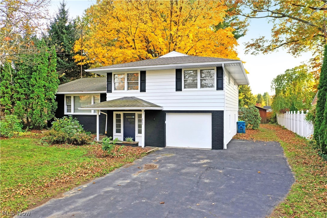 8350 Fairhill Drive NE Warren OH 44484