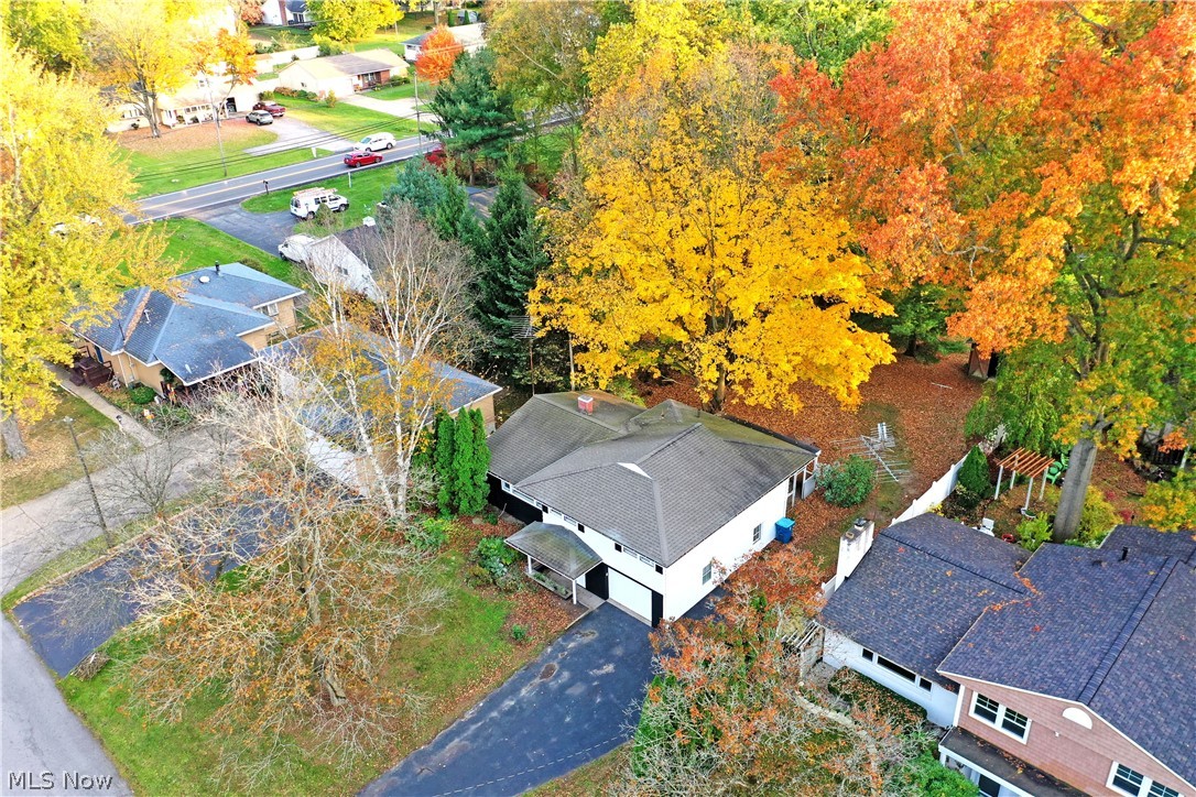 8350 Fairhill Drive NE Warren OH 44484