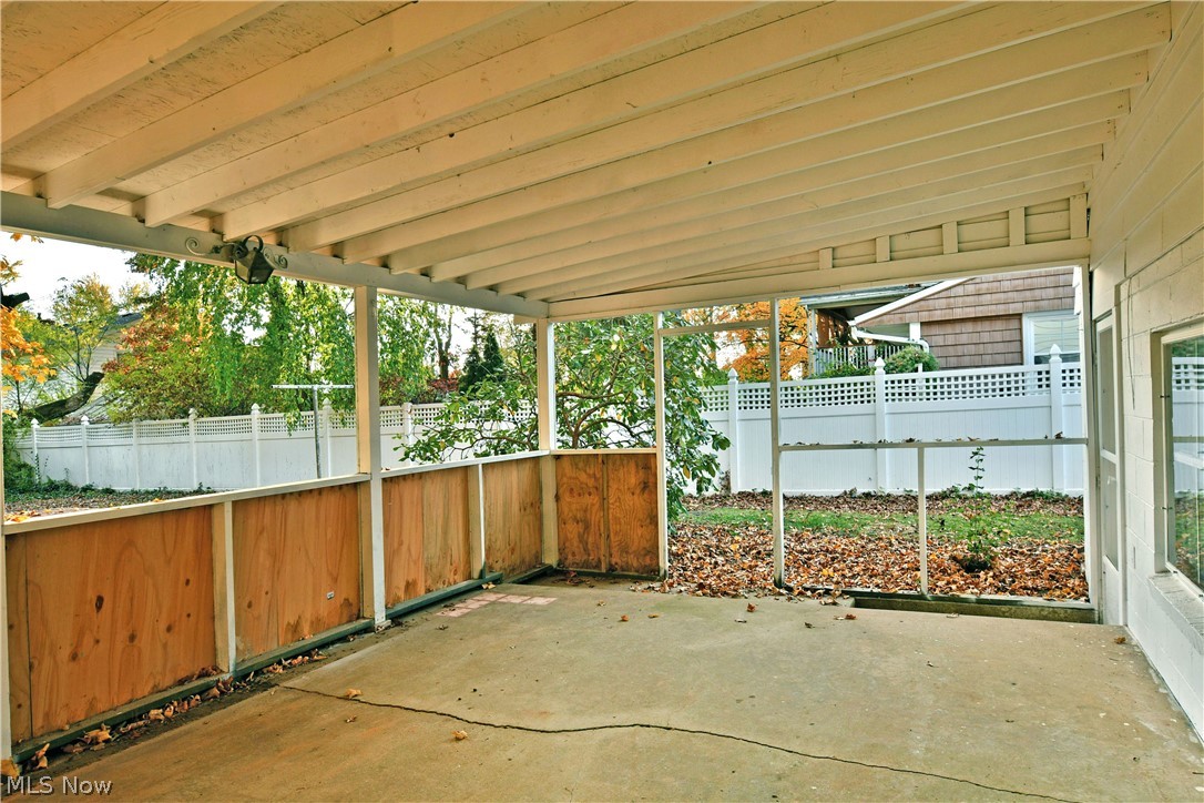 8350 Fairhill Drive NE Warren OH 44484