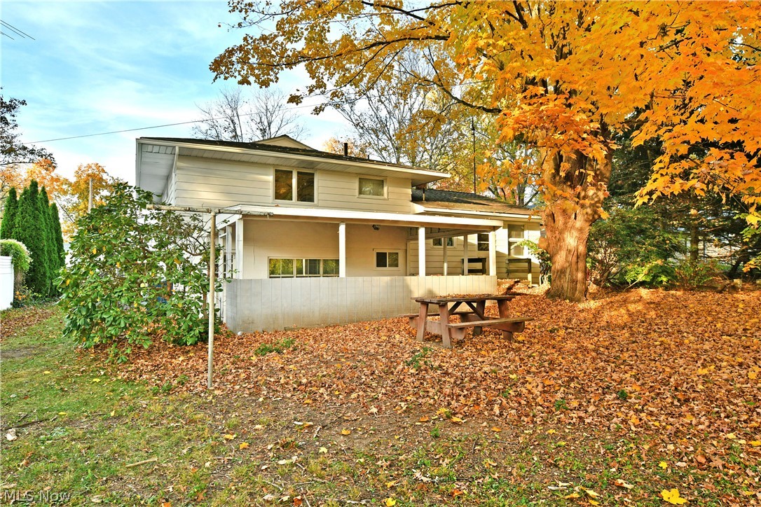 8350 Fairhill Drive NE Warren OH 44484