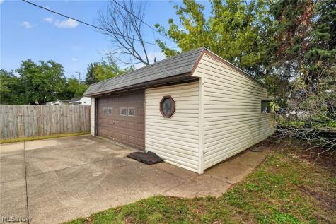 13517 Saint James Avenue Cleveland OH 44135