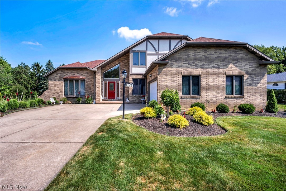 6229 Kenarden Drive Highland Heights OH 44143