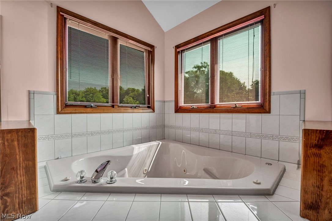 6229 Kenarden Drive Highland Heights OH 44143