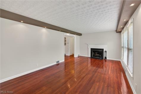 1274 Dorsh Road South Euclid OH 44121