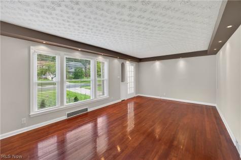 1274 Dorsh Road South Euclid OH 44121