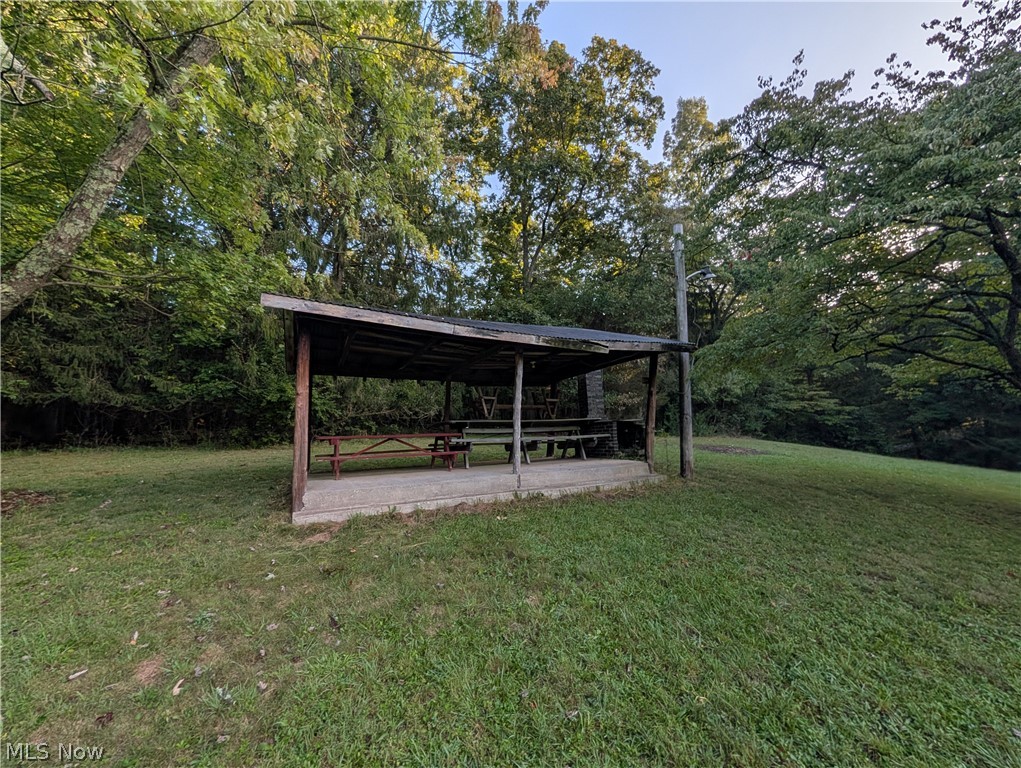 940 Perron Road SE Carrollton OH 44615
