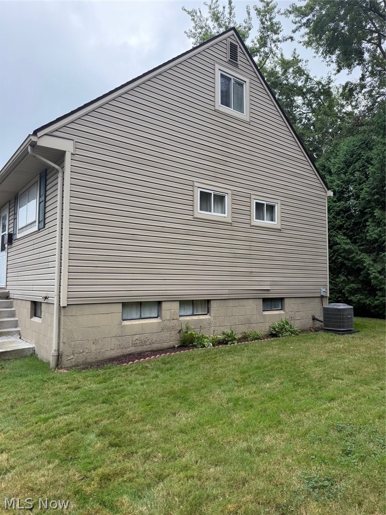 2424 Cooledge Avenue Akron OH 44305