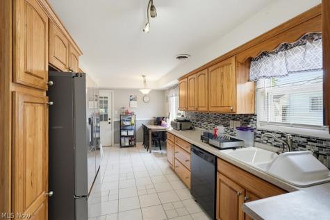5228 Thornbury Road Lyndhurst OH 44124