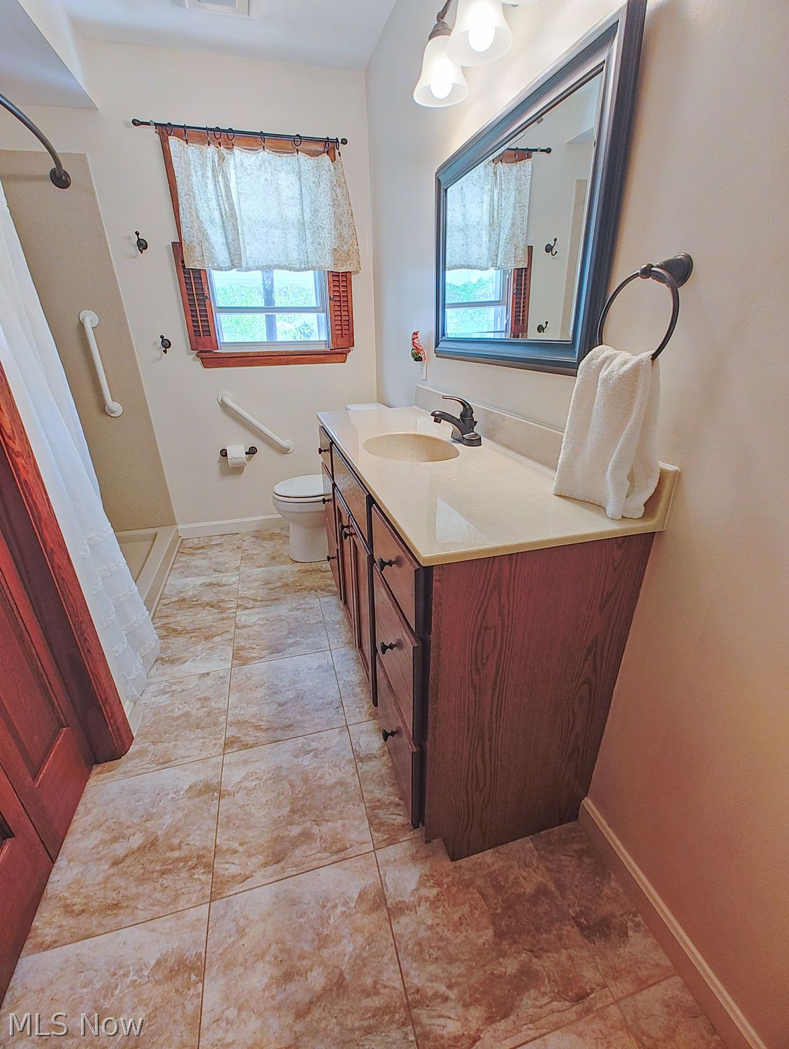 237 W Hopewell Drive Struthers OH 44471