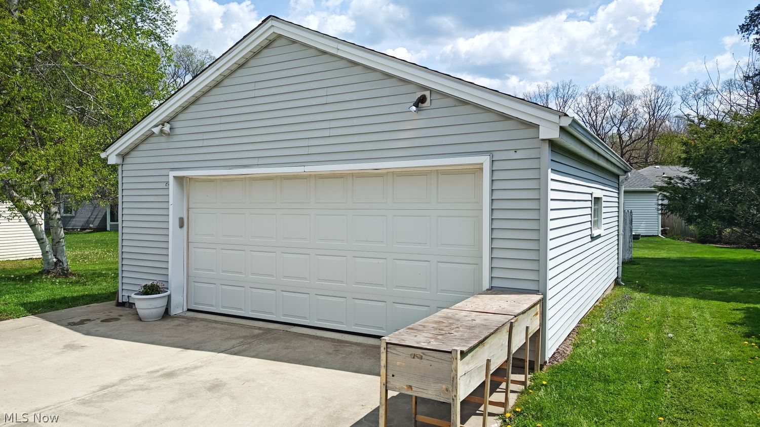 237 W Hopewell Drive Struthers OH 44471