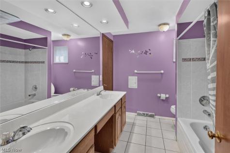 11884 Stormes Drive Parma OH 44130
