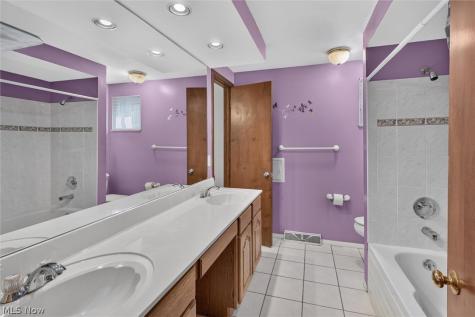11884 Stormes Drive Parma OH 44130