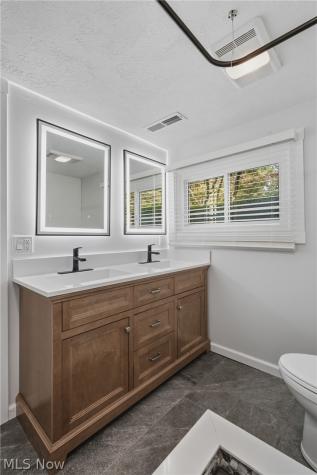 7474 Woodcrest Avenue NE Canton OH 44721